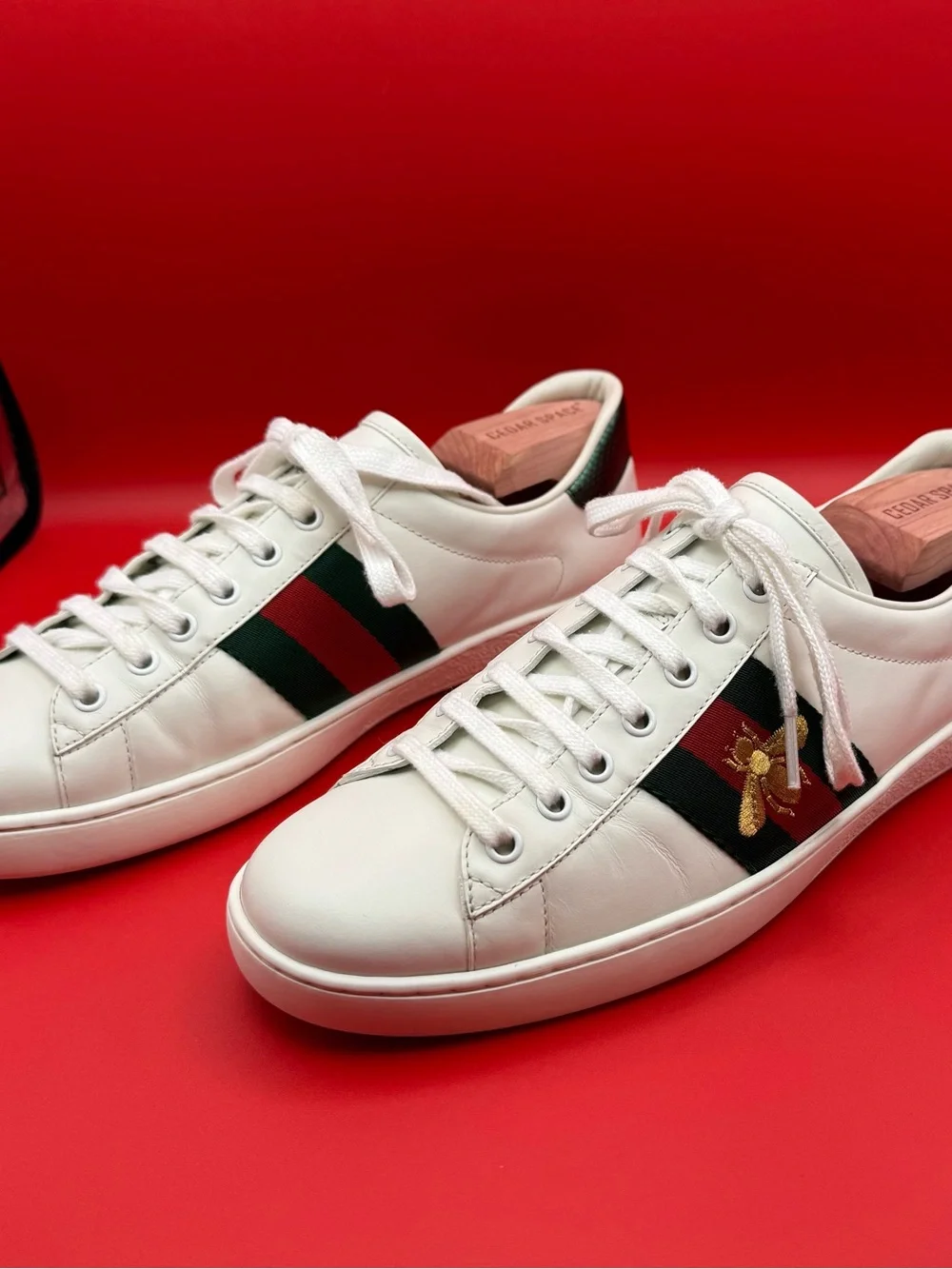 Gucci Ace Bee Embroidered Leather Sneakers Size 9 Includes COA & Accessories
